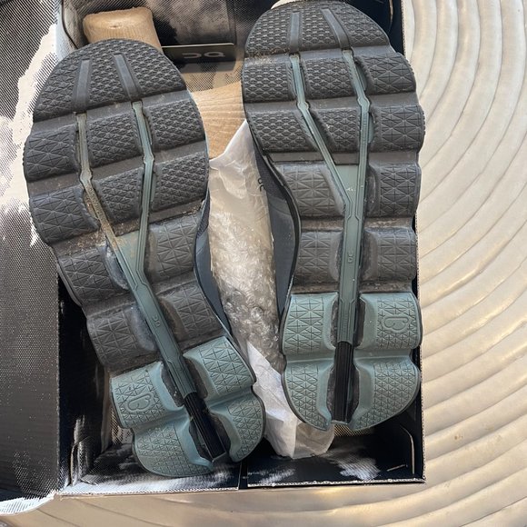 Cloud Ace on Running Womans Show -9.5 - Picture 2 of 3